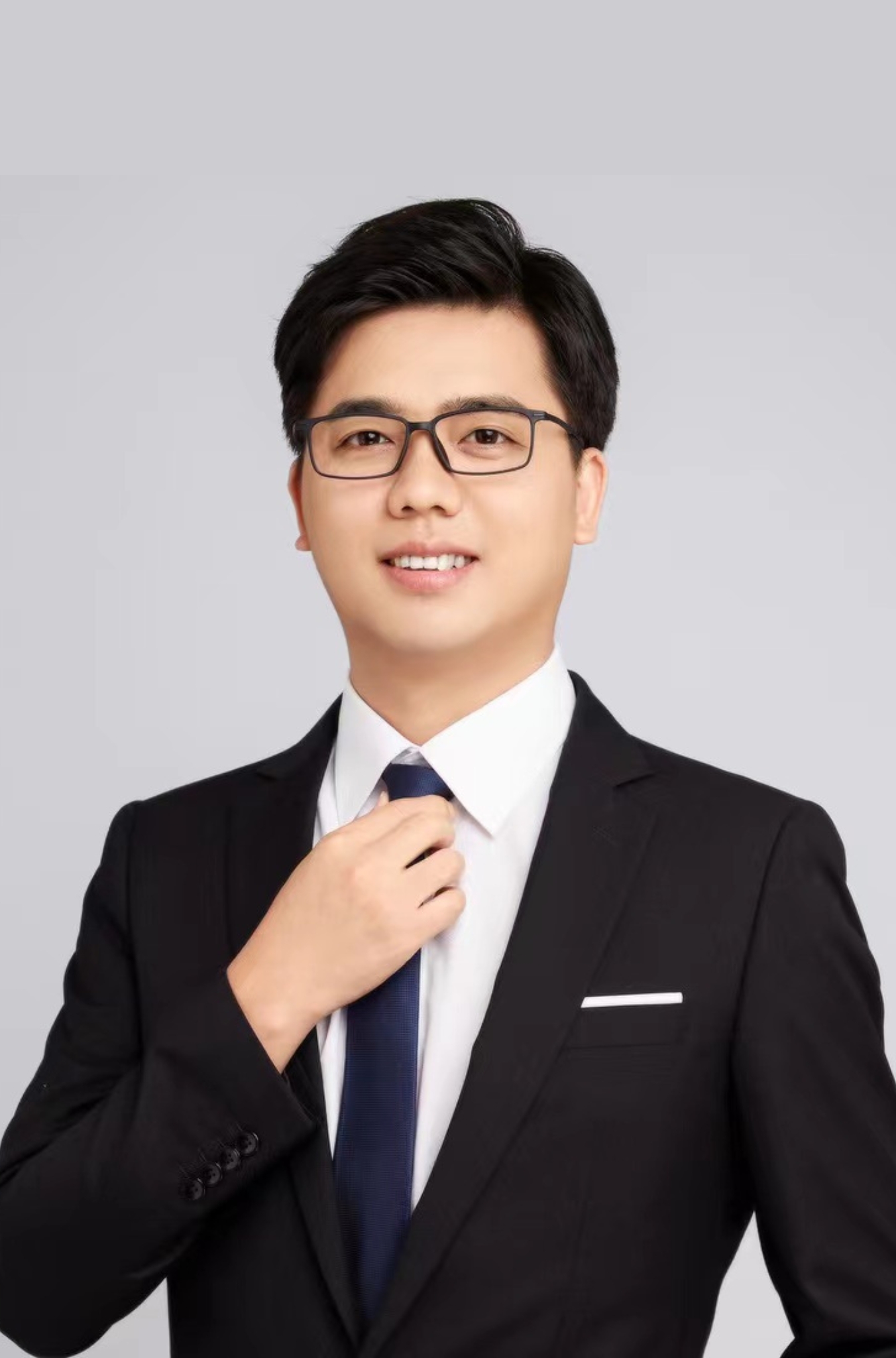 1715240317952517.jpg 周鹏飞.jpg